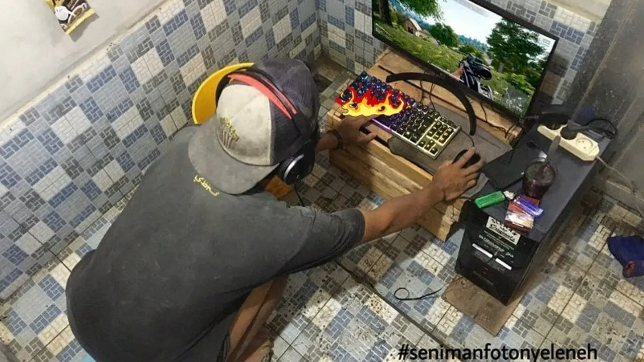 5 Potret Nyeleneh Main Game di Kamar Mandi Ini Bikin Ngakak