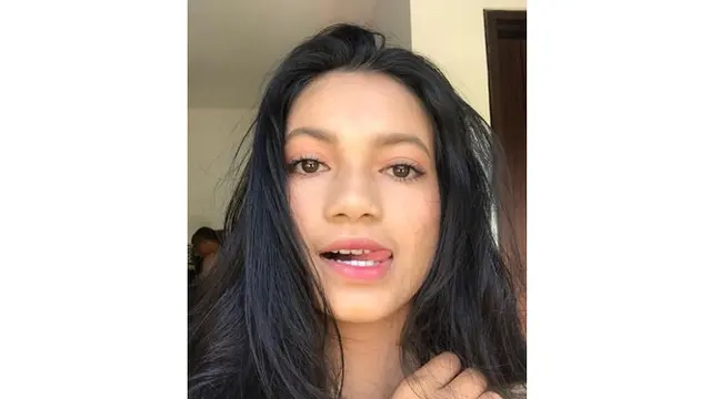 Biasa Natural, Ini 6 Pesona Ratu Sofya dengan Makeup Tebal