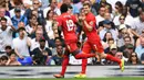 Gelandang Liverpool, James Milner, merayakan gol yang dicetaknya ke gawang Tottenham. The Reds sempat unggul 1-0 berkat penalti Milner pada menit ke-43. (Reuters/Dylan Martinez)