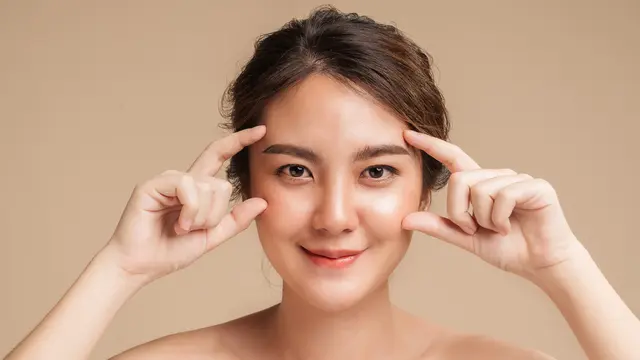 Trik Menghapus Makeup Mata Waterproof yang Tepat, Aman dan Tidak Bikin Iritasi