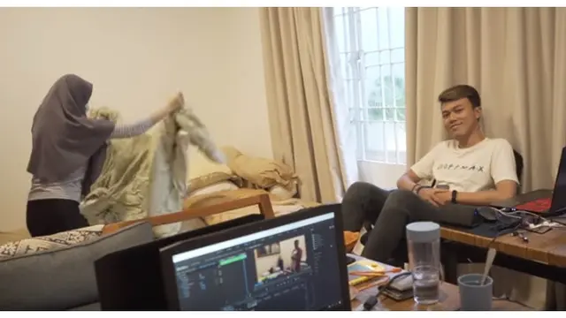 Meski hanya prank biasa, aksi Anya Geraldine ini totalitas banget.