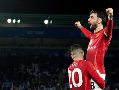 Bruno Fernandes tampil gemilang saat Manchester United pesta gol di markas Leicester City pada lanjutan Liga Inggris di King Power Stadium, Senin (17/3/2025). Pemain asal Portugal itu jadi otak serangan MU dalam mengacak-acak pertahanan The Foxes. (Martin Rickett/PA via AP)