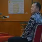Mantan Presiden Direktur PT Lippo Cikarang Bartholomeus Toto menjalani sidang dakwaan kasus dugaan suap proyek Meikarta di Pengadilan Negeri (PN) Tipikor Bandung, Rabu (5/2/2020). (Liputan6.com/Huyogo Simbolon)
