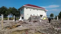 Rumah Wah Juragan Warteg Berdiri di Tengah Proyek Tol Trans Jawa