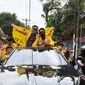 Demo mahasiswa yang dilakukan dengan BMW dan membuka sunroof viral di dunia maya. (Foto: Liputan6.com/tangkapan layar Twit @ZackyMochammed_/Muhamad Ridlo)