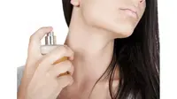 Ini lah beberapa tips untuk membuat aroma parfum Anda bertahan lama di tubuh Anda.  (foto: Boldsky.com)