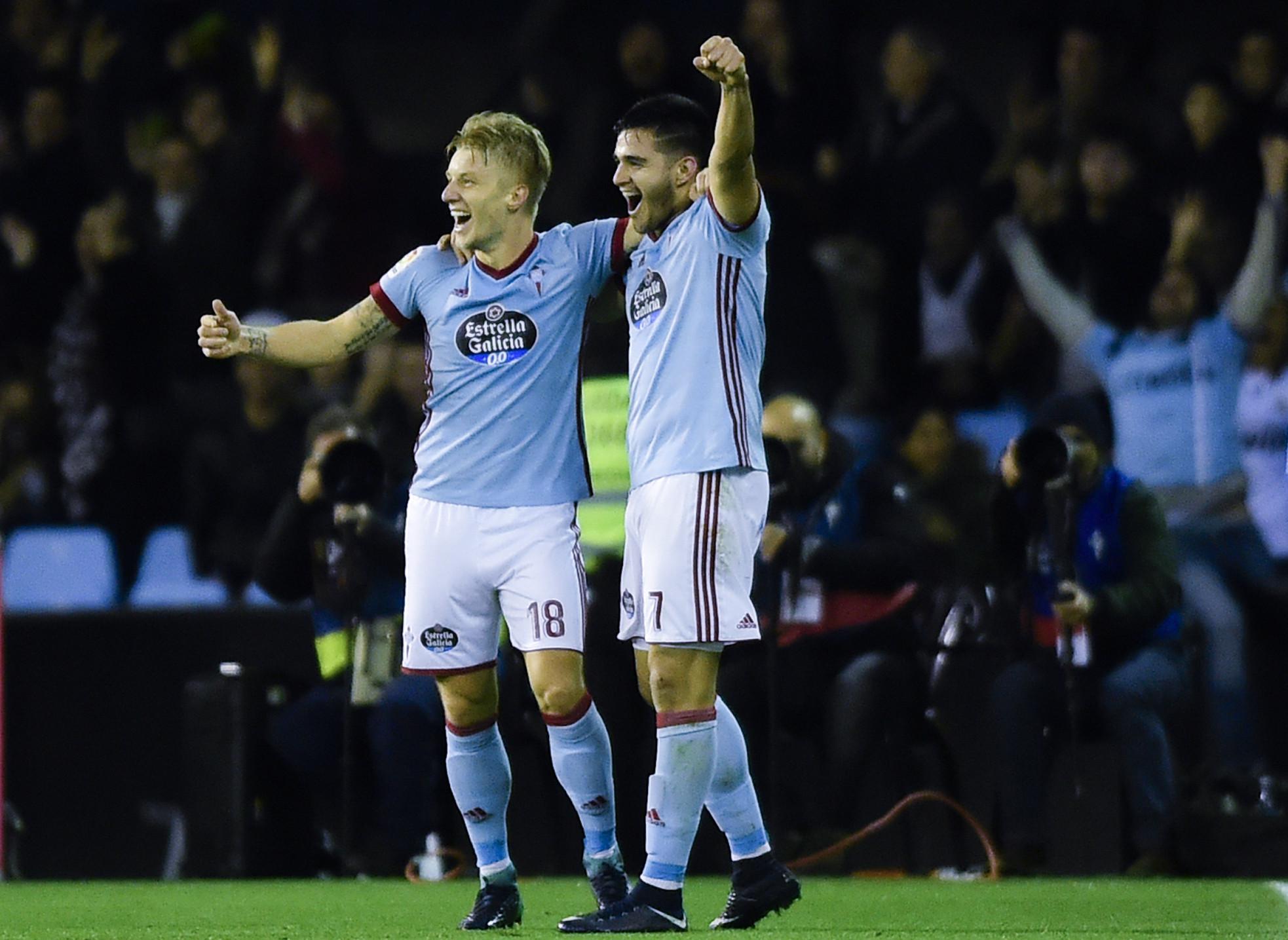 Maxi Gomez (kanan) (MIGUEL RIOPA / AFP)