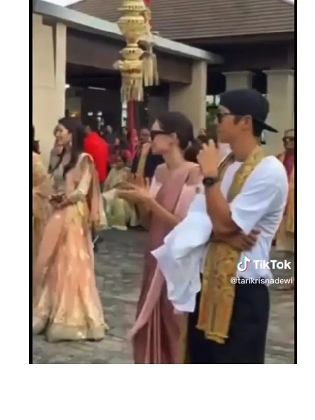 6 Potret Song Joong Ki dengan Pacar Baru Asal Inggris, Pernah Dibawa ke Bali