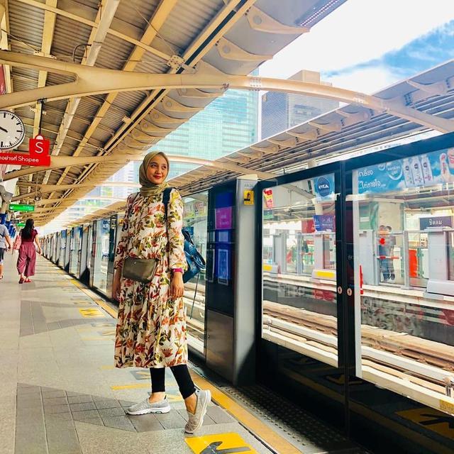 7 Potret Penty Nur Afiani, Pemain Misteri Gunung Merapi yang Kini Berhijab