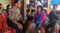 Suasana rumah duka Brimob meninggal di Papua di Kota Pekanbaru. (Liputan6.com/M Syukur)