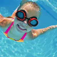 Tahukah kamu fakta menjijikan di balik kolam renang umum yang selama ini kamu selami?