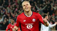Pemain LOSC Lille, Mitchel Bakker melakukan selebrasi setelah mencetak gol ke gawang Sturm Graz pada laga Liga Champions yang berlangsung di Pierre-Mauroy Stadium, Villeneuve d'Ascq, Prancis, 11 Desember 2024. (AFP/Denis Charlet)