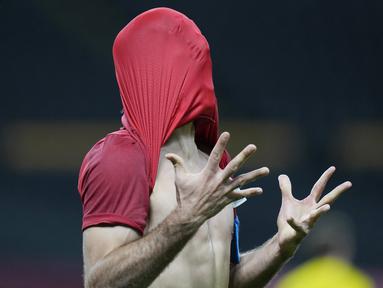 Timnas Spanyol harus susah payah meraih kemenangan perdananya di cabang olahraga sepakbola OIimpiade Tokyo 2020 usai menumbangkan Australia pada laga kedua Grup C di Sapporo Dome, Minggu (25/7/2021). 
(Foto: AP/Silvia Izquierdo)