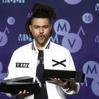 The Weeknd (via parismatch.com)