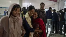 Seorang perempuan Nepal menyambut putrinya yang dievakuasi dari Israel di Bandara Internasional Tribhuvan di Kathmandu, Jumat, 13 Oktober 2023. (AP Photo/Niranjan Shrestha)