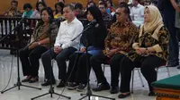Neneng Hasanah bersama empat pejabat Pemkab Bekasi divonis majelis hakim atas kasus suap perizinan proyek Meikarta. (Huyogo Simbolon)