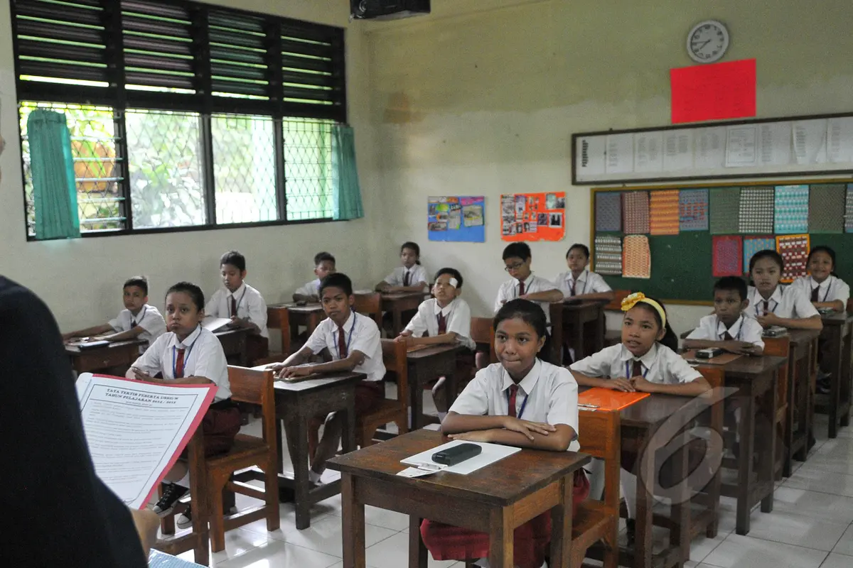 Melihat Pelaksanaan UN Hari Pertama di SDN 04 Jakarta