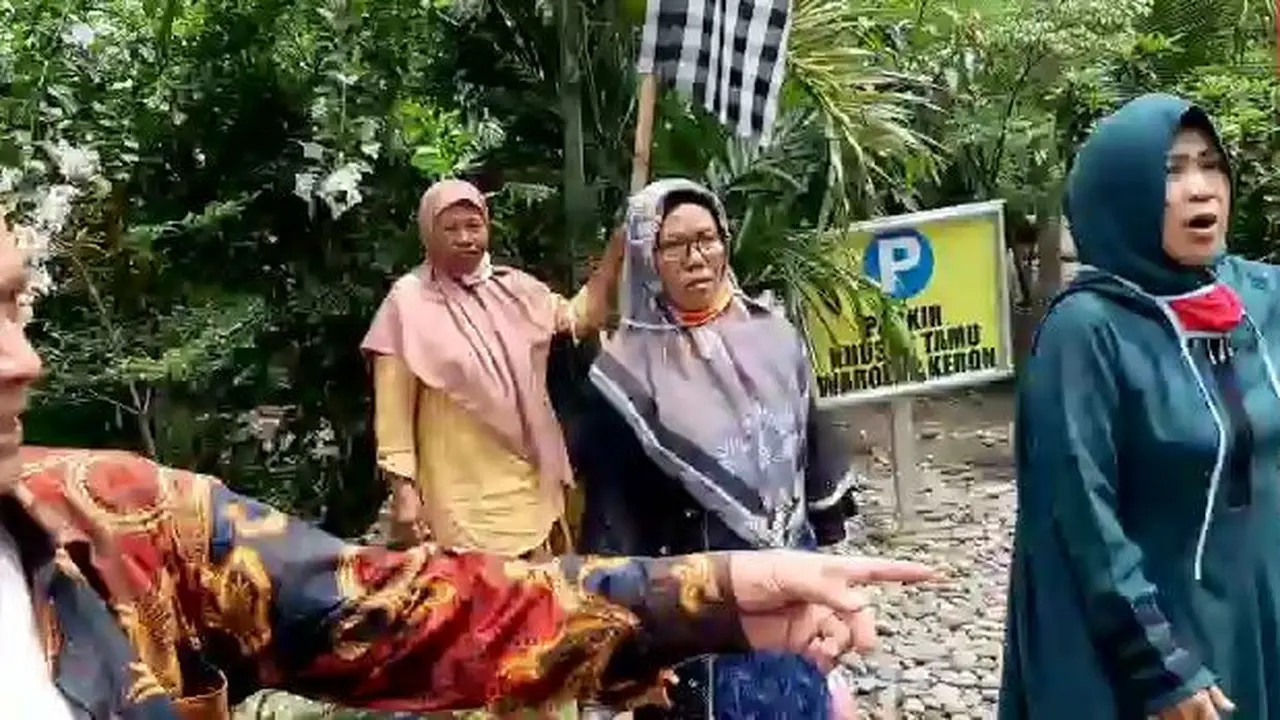 Debt collector hendak merampas mobil di Banyumas, Jawa Tengah, emak-emak histeris. (Foto: Liputan6.com/Istimewa)