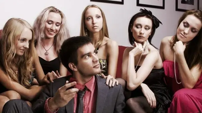 9 Fashion Pria yang Digandrungi Wanita, Nomor 6 Menggoda!