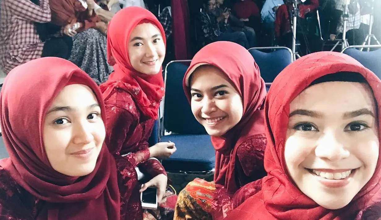 Saat mengenakan hijab, kecantikan Cut Syifa seakan semakin bertambah. Apalagi saat ia sedang tersenyum, wajahnya terlihat begitu manis. (Foto: instagram.com/cutsyifaa)