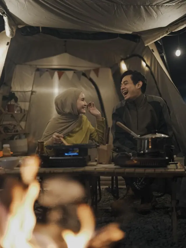 Potret Miqdad Addausy Ajak Camping Istri dan Anak
