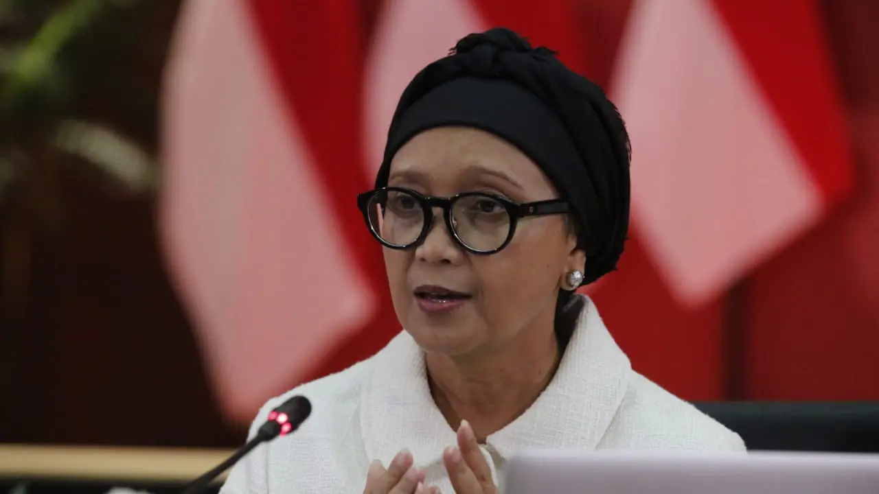 Menlu Retno Marsudi saat mengikuti Seminar virtual bertajuk “The Role of Women Negotiatiors and Mediators in the Maintenance of Regional Peace and Security” pada tanggal 1-2 Juli 2020.
