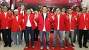 Ketua Umum PKPI Diaz Hendropriyono (kanan) saat pelantikan pengurus DPN PKPI periode 2018-2024 di Jakarta, Rabu (30/5). Pelantikan tersebut dihadiri seluruh pengurus PKPI baru. (Liputan6.com/Immanuel Antonius)