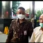 Penyidik KPK menjemput paksa mantan Gubernur Riau, Annas Maamun dari Pekanbaru. Kini Annas telah tiba di Gedung KPK, Jakarta Selatan. (Istimewa)