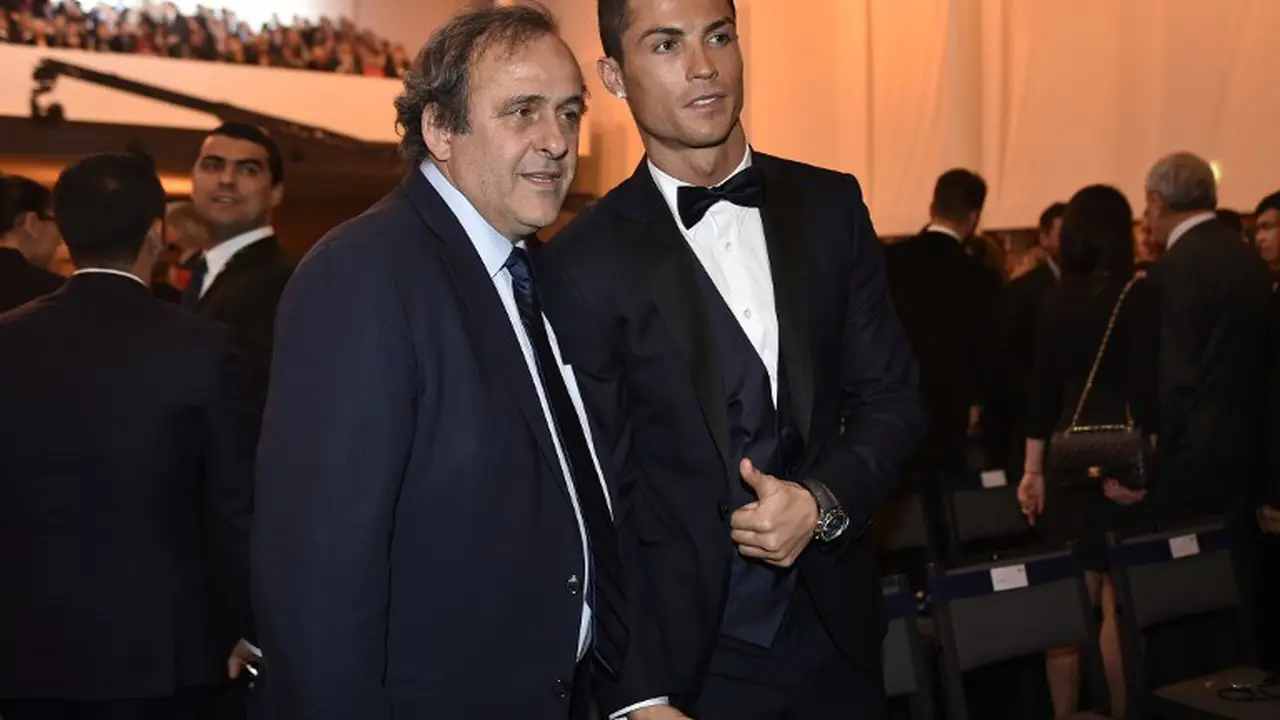 Presiden UEFA Michel Platini dan Cristiano Ronaldo