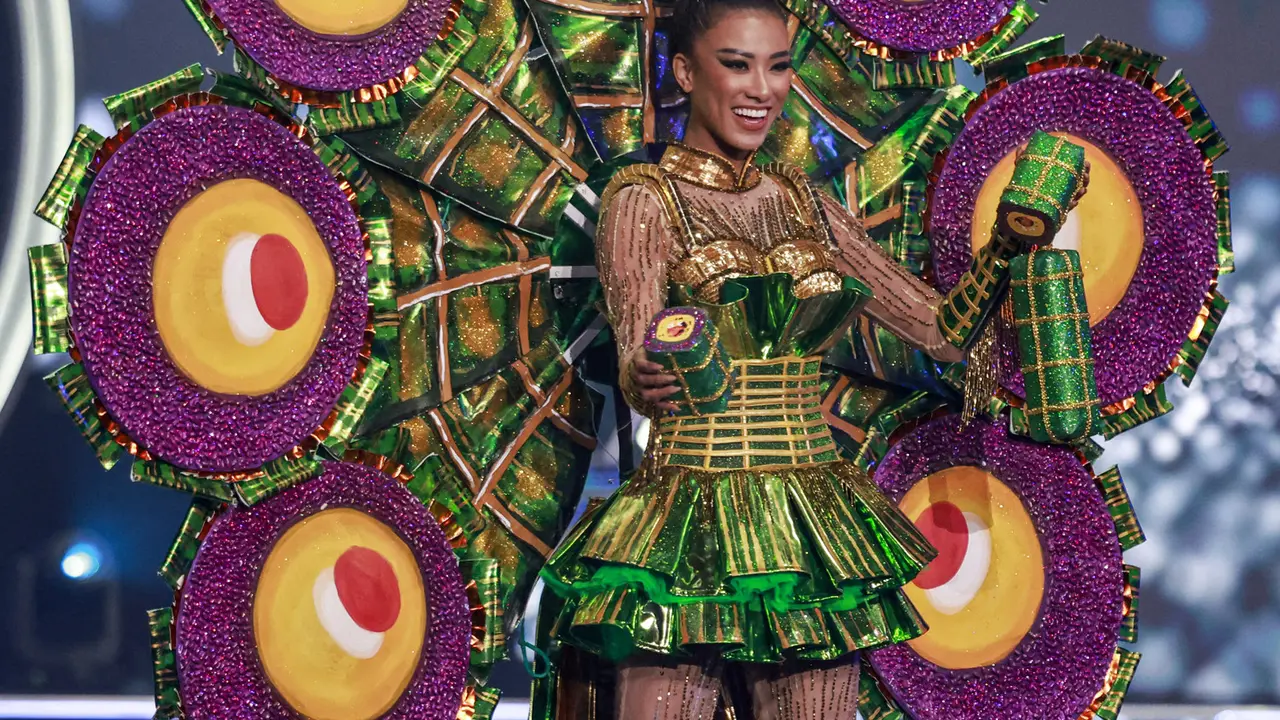 FOTO: Deretan Kostum Nasional Spektakuler di Ajang Miss Universe 2021