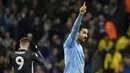 Gelandang Manchester City, Ilkay Gundogan, melakukan selebrasi usai membobol gawang Leicester City pada laga Premier League 2019 di Stadion Etihad, Sabtu (21/12). Manchseter City menang 3-1 atas Leicester City. (AP/Rui Vieira)