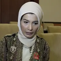 Semakin modern, Arzetti Bilbina mengaku sosial media sangatlah bermanfaat untuk pengetahuan anak-anaknya saat ini.