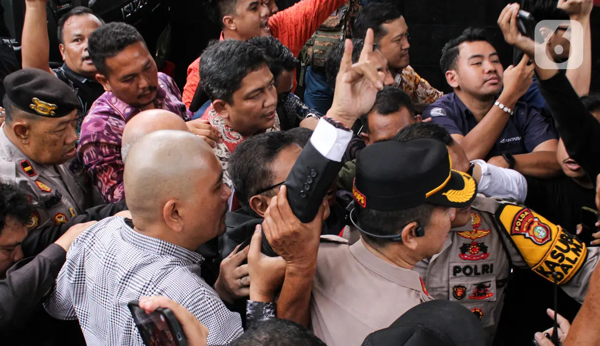 Dalam keterangannya, tim kuasa hukum Hasto Kristiyanto, Maqdir Ismail mengatakan bahwa pemeriksaan selanjutnya akan dilaksanakan sesuai dengan kebutuhan dari pihak penyidik KPK. (Magang/Liputan6.com/Muhammad Rizal)