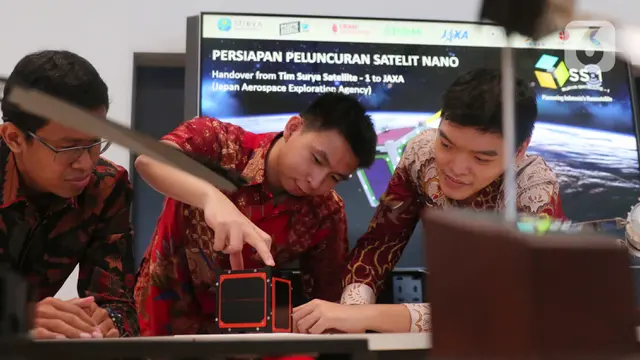Melihat Satelit Nano Buatan Ilmuwan Muda Indonesia