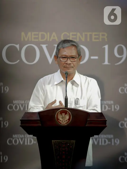 Juru Bicara Indonesia untuk penanganan virus corona, Achmad Yurianto memberikan keterangan terkait corona di Kantor Presiden, Komplek Istana, Jakarta, Jumat (6/3/2020). Achmad Yurianto mengungkapkan pengembangan terus dilakukan dalam pemeriksaan ke-25 orang tersebut.  (Liputan6.com/Faizal Fanani)
