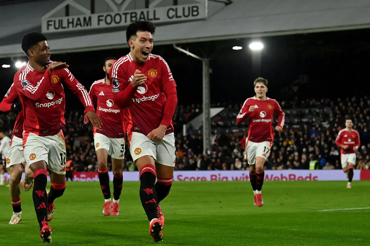 Foto: Lisandro Martinez Curi Poin dari Markas Fulham di Liga Inggris, Lesatkan Gol Sematawayang untuk MU