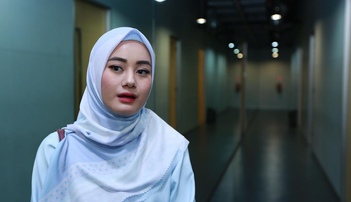 Putuskan Berhijab, Dinda Hauw Selektif Soal Pekerjaan ...