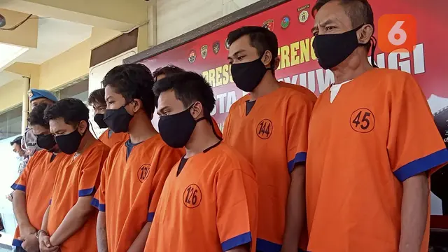Para tersangka pengedar dan pemaiak narkoba di Banyuwangi. (Hermawan Arifianto/Liputan6.com)