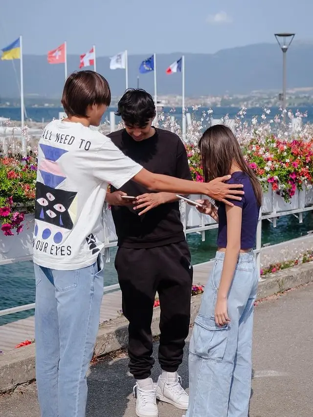 Darius Sinathrya dan keluarga ke Eropa (Instagram/darius_sinathrya)