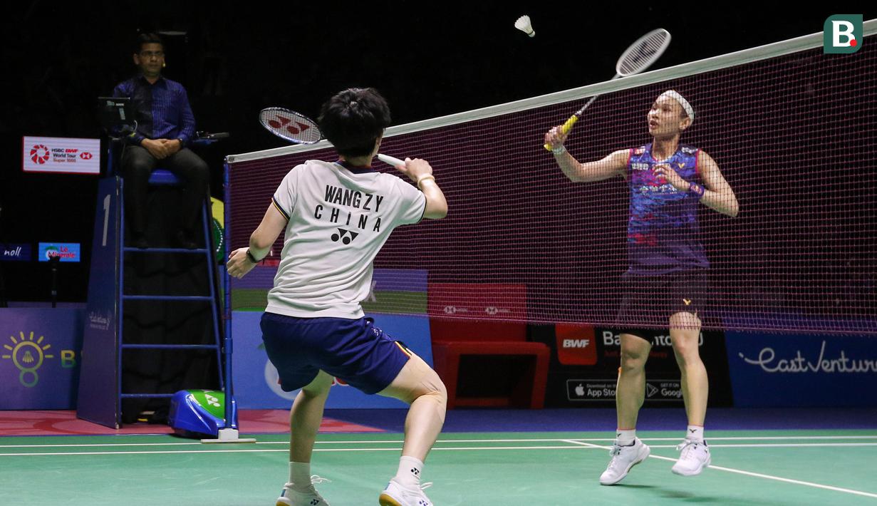 Dalam laga puncak yang berlangsung di Istora Senayan Jakarta, unggulan kedua turnamen ini mengalahkan wakil Cina Wang Zhi Yi dengan skor 21-23, 21-6, dan 21-15. (Bola.com/Bagaskara Lazuardi)