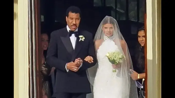 Sofia Richie Berbalut Gaun Pengantin Impian Rancangan Chanel, Putuskan Anut Yahudi Sebelum Menikah
