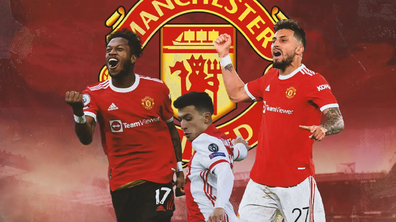Ilustrasi - Lizandro Martinez dikelilingi Fred dan Alex Telles