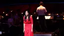 Happy Salma dipercaya sebagai penutur cerita dalam pementasan opera klasik Carmen. Pengalaman berbeda dirasakan Happy Salma dalam opera yang diarahkan sutradara asal Belanda, Jos Groenier. (Andy Masela/Bintang.com)