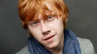 Malu, Rupert Grint Sering Pakai Kapucong dan Topeng