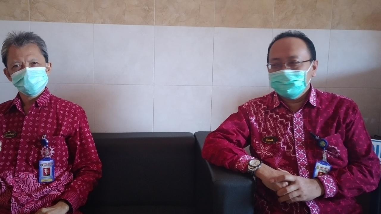 Pihak Rumah Sakit PKU Muhammadiyah Cepu Saat Memberikan Klarifikasi Soal Kabar Viral Bayi Meninggal Diduga Karena Harus Rapid Test (Liputan6.com/Ahmad Adirin)