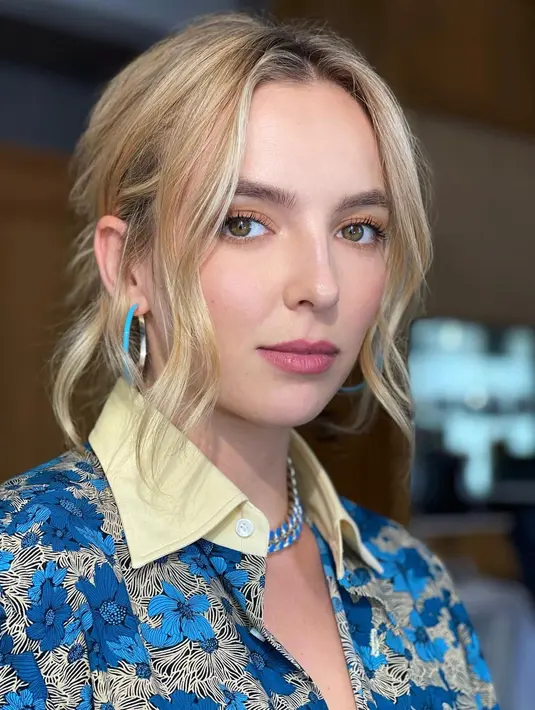 kulitnya yang begitu sehat menjadi senjata utama kecantikannya.