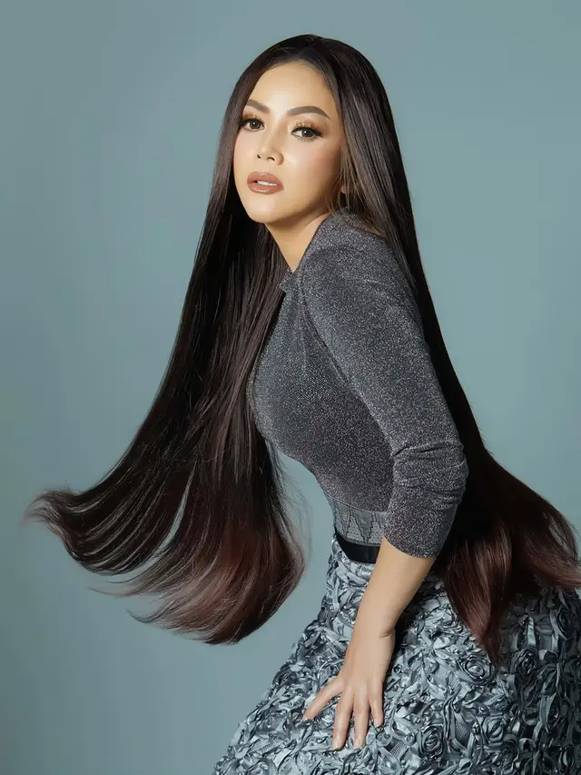 Rilis Single Baru Ini 7 Potret Penampilan Terbaru Kristina yang Bikin Pangling