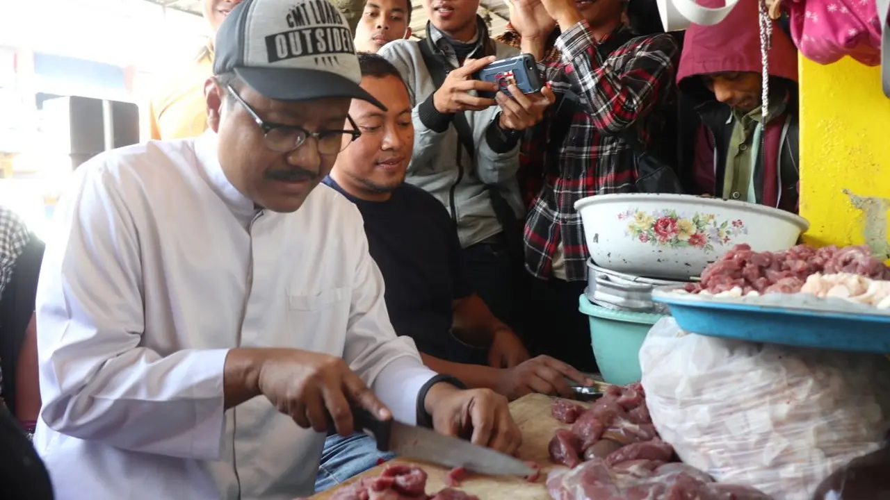 Saifullah Yusuf (Gus Ipul) memanfaatkan masa kampanye untuk mengunjungi Pasar Lawang dan Singosari di Kabupaten Malang dengan memperkenalkan cara mencoblos yang benar kelak ketika di TPS dan pilih yang di sebelah kanan.
