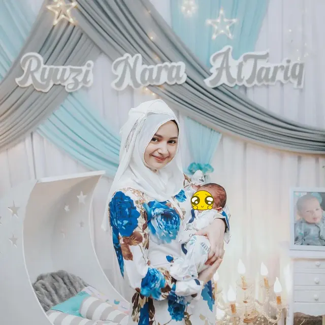 6 Potret Angelica Simperler saat Gendong Anak, Curi Perhatian
