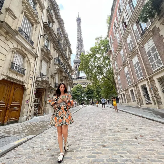 8 Momen Julie Estelle Mudik ke Prancis, Kumpul dengan Keluarga Besar